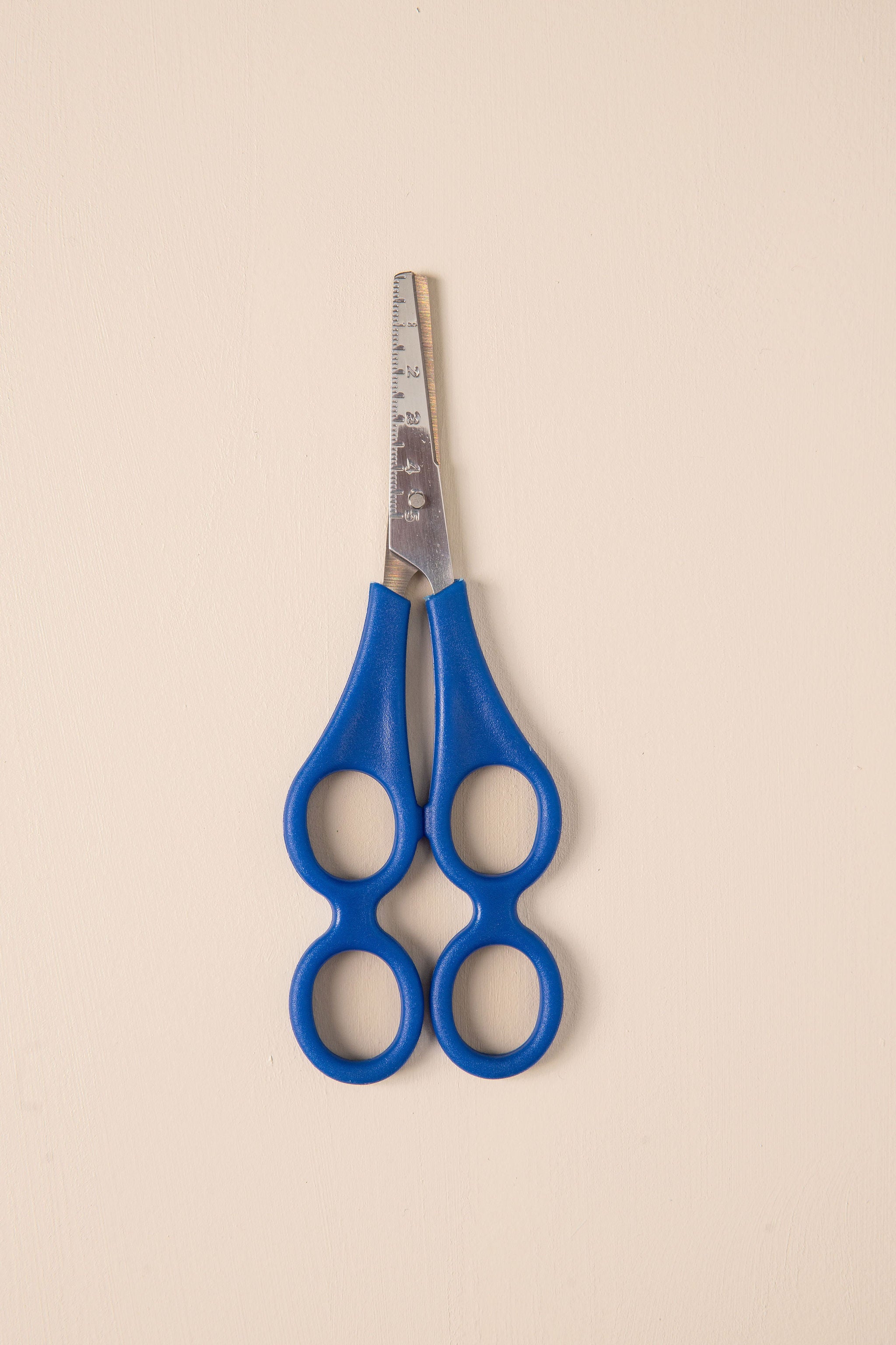 Hand-Over-Hand Training Scissors