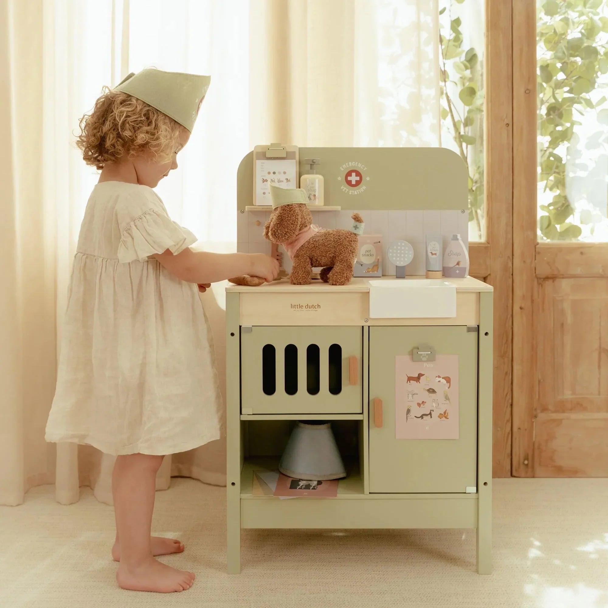 Little Dutch Wooden Veterinary Practice